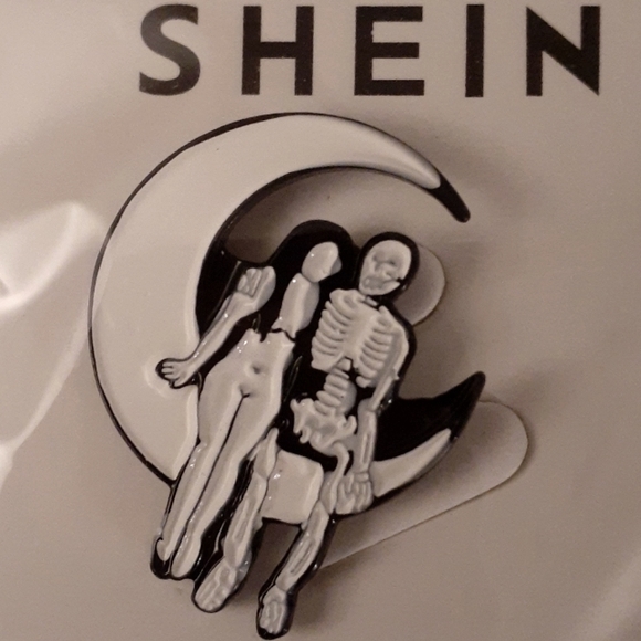 SHEIN Enamel Pin NWT - Picture 3 of 3